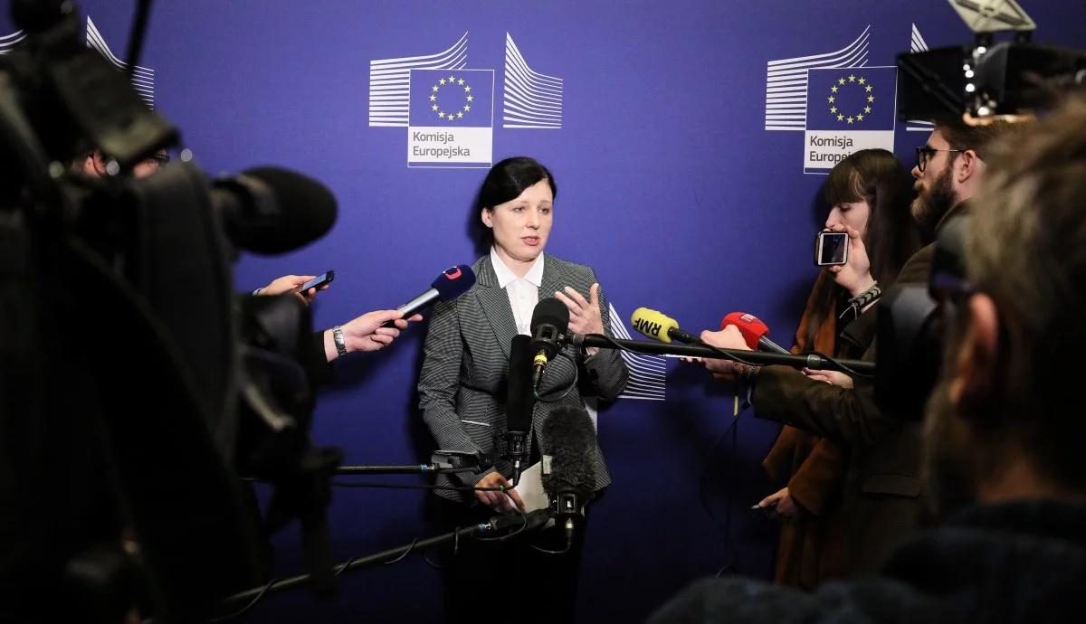 "Rozmawiając twarzą w twarz można pójść do przodu". Wiceszefowa KE o wizycie w Polsce