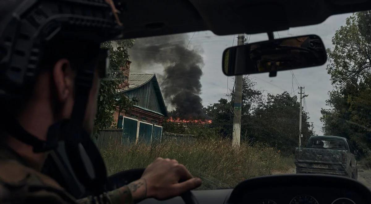 Wojna na Ukrainie. "Rosjanie podpalają pola minowe pociskami zrzucanymi z dronów"