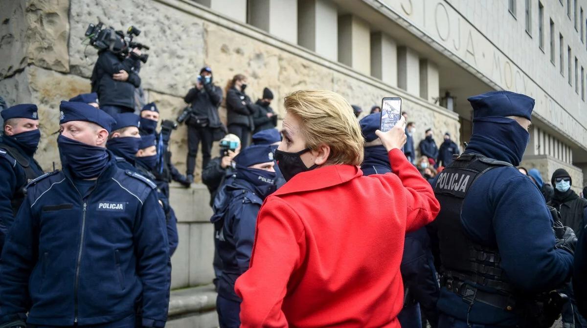 Kolejny pozew przeciw Scheuring-Wielgus. Poseł Lewicy wtargnęła do kościoła