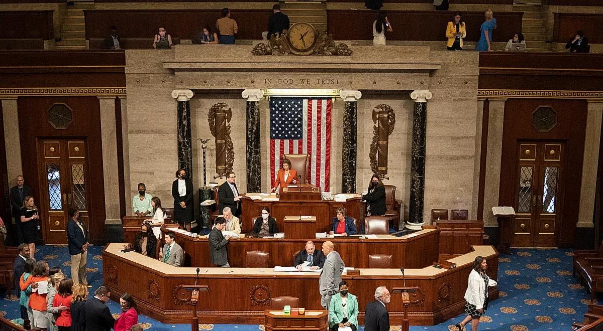 Reforma prawa do posiadania broni w USA przyjęta. Prezydent Biden: pomoże chronić Amerykanów