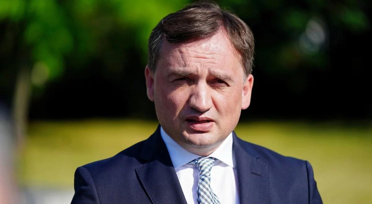 "Broń atomowa wymierzona w Polskę i Węgry". Ziobro o wiązaniu funduszy UE z praworządnością