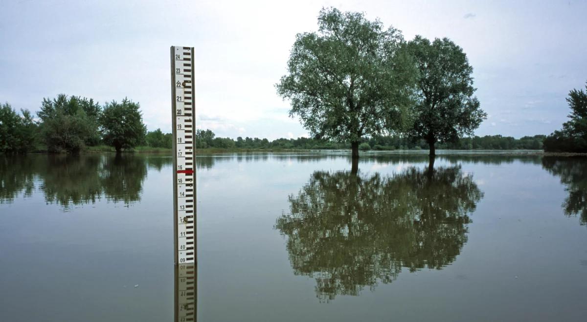 Informacje o wzrostach stanu wód lub o suszy w jednym miejscu. IMGW uruchamia hydroALERT