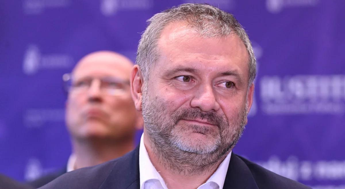 Żurek "chorobą zwalcza chorobę"? "Przez Nawrockiego nie ma wyjścia"