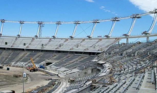 Wstrzymana budowa. Klincz na Stadionie Śląskim