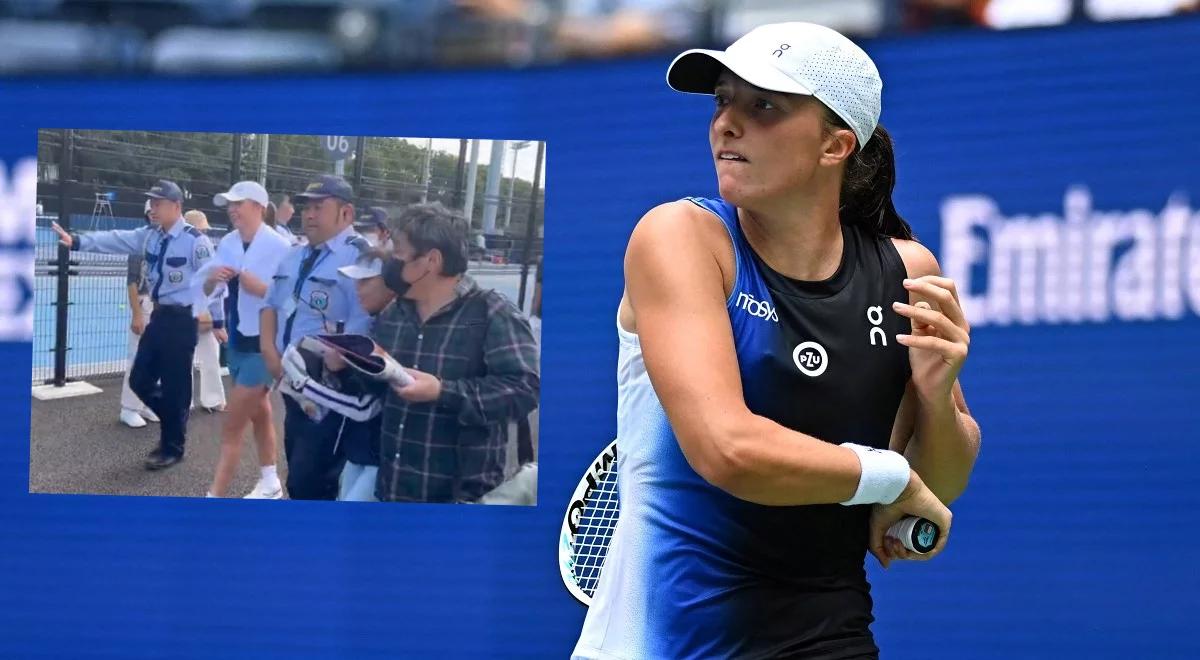 WTA Tokio: fani chcieli przebić się do Igi Świątek. Interweniowała ochrona [WIDEO] 