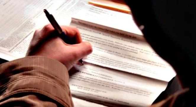 Fiskus przyjrzy się wdowom i samotnym rodzicom