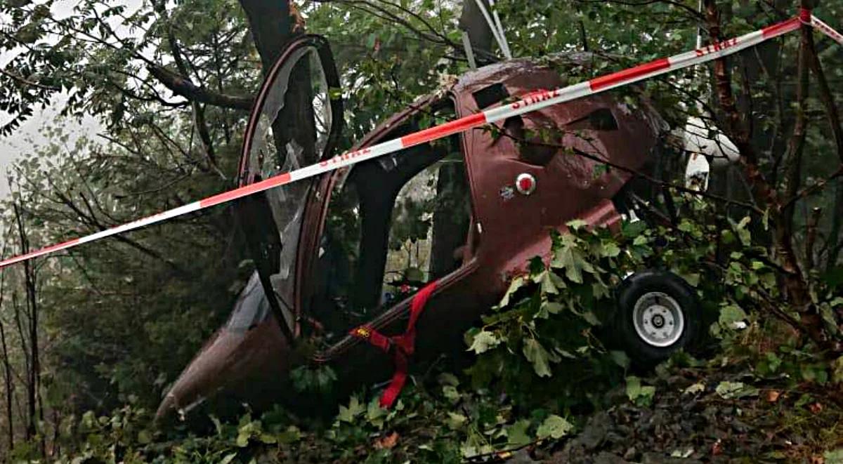 Spadł wiatrakowiec koło Bielska-Białej. Dwie osoby ranne 