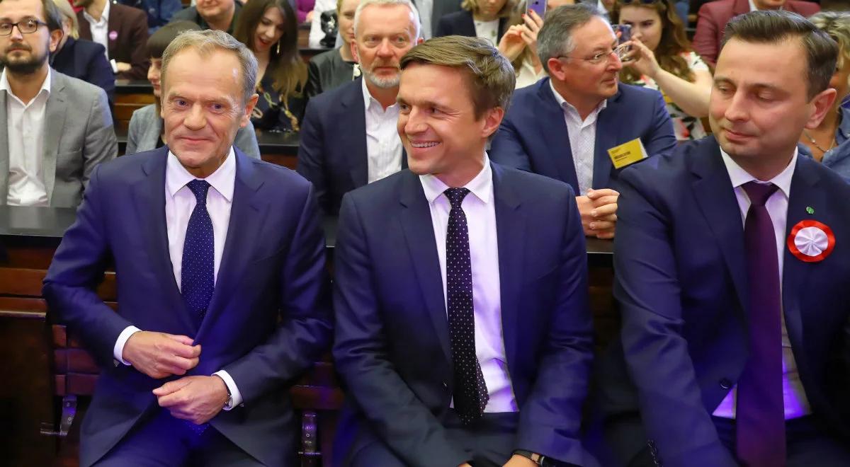 Atak na Kościół przed wykładem Donalda Tuska. Komentarze polityków