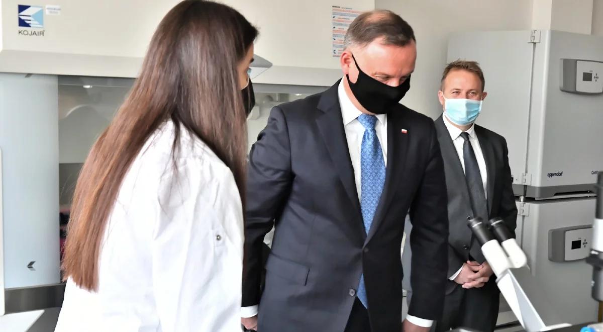 "Trzymam kciuki, żeby te badania się powiodły". Prezydent o pracach nad polskim preparatem przeciwko COVID-19