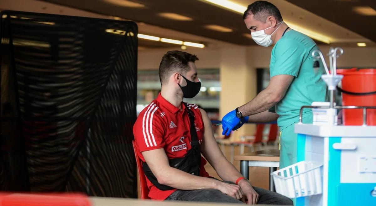 Siatkarze zaszczepieni przeciwko COVID-19 jako pierwsi. "To bardzo ważny dzień dla polskiego sportu"