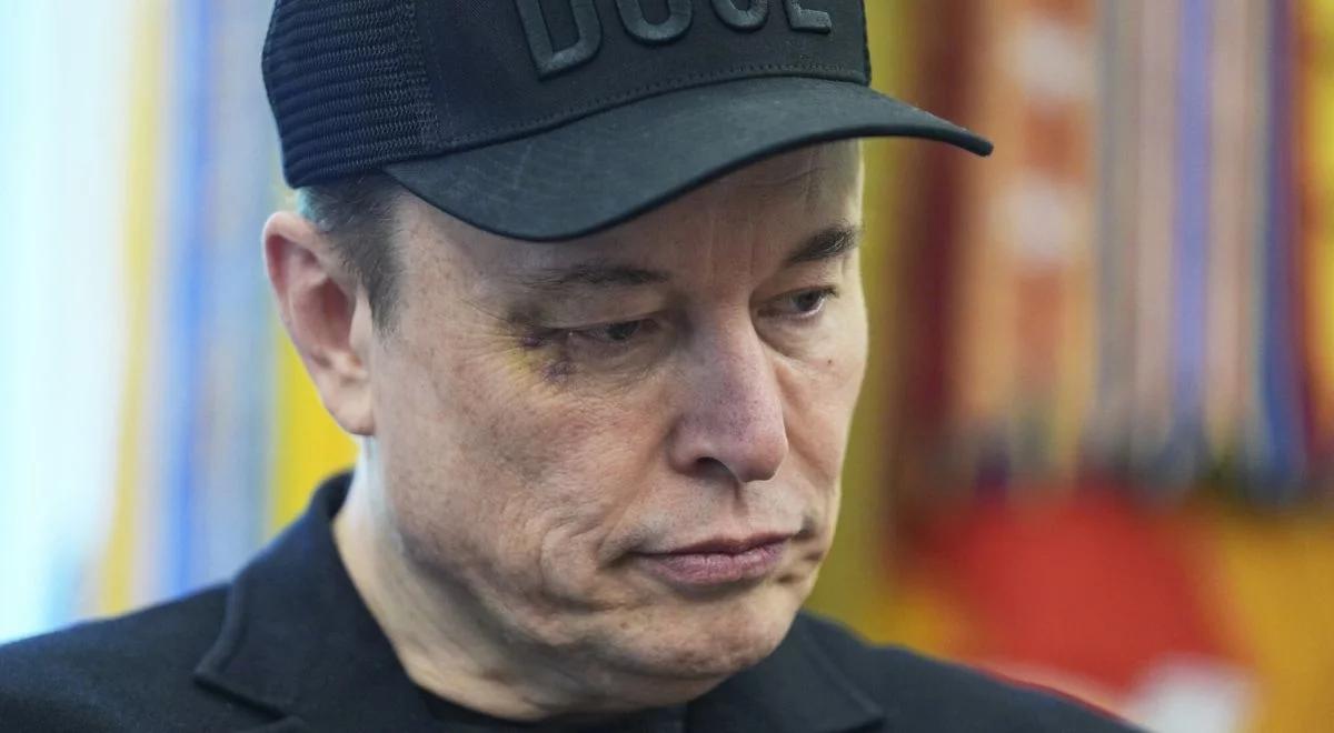 Elon Musk na konferencji z podbitym okiem. Wyjaśnił, co się stało