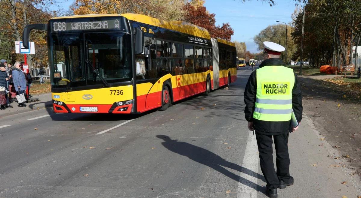 Ruszają linie cmentarne w Warszawie. Zmiany w ruchu i parkowaniu