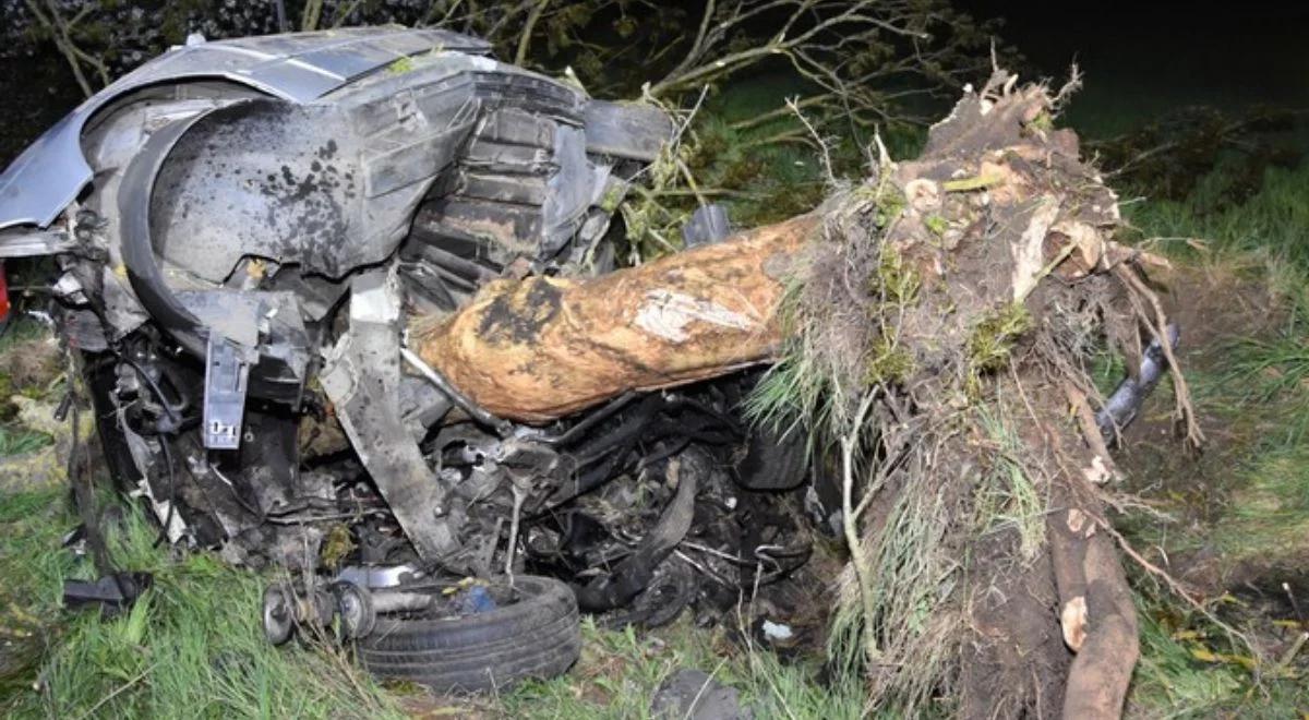 Bmw roztrzaskało się o drzewo w Bobowie. Zginął 25-latek