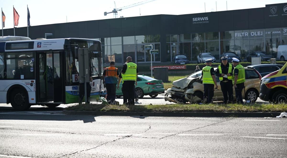 Wypadek autobusu na skrzyżowaniu. Jest wielu rannych