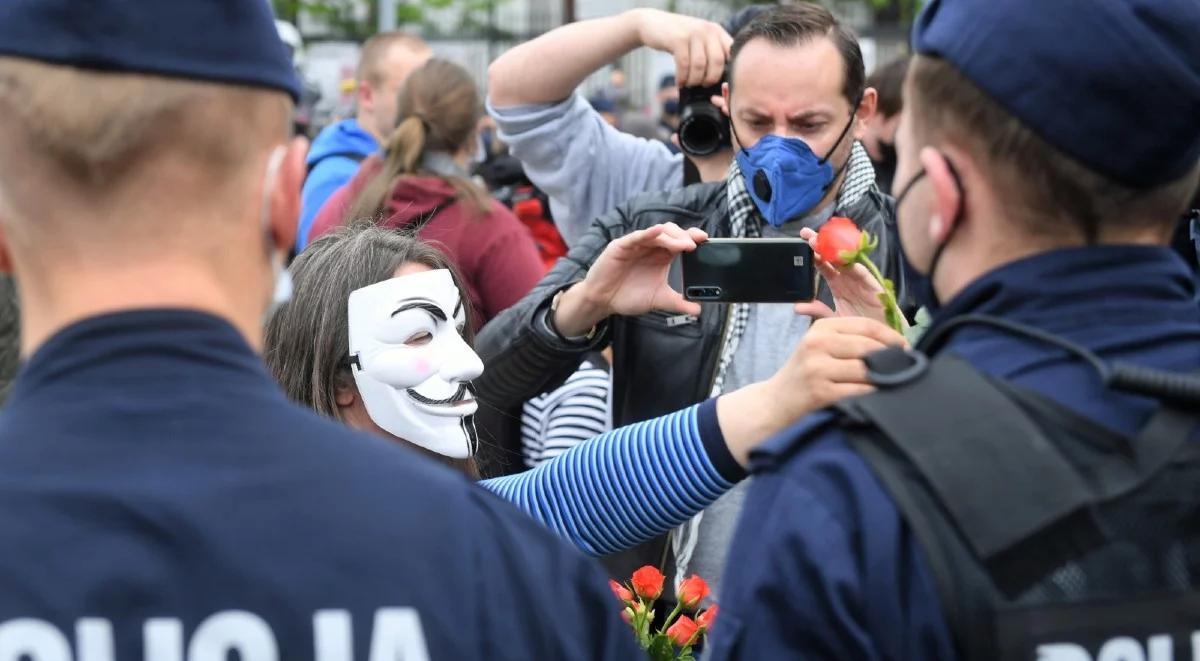 "7 zatrzymanych, w tym Paweł Tanajno". Policja podsumowała działania dot. sobotniej demonstracji