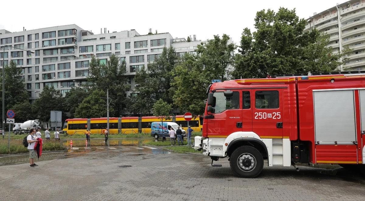 Kilkadziesiąt wezwań strażaków po burzy w Warszawie. Front kieruje się na północ Mazowsza