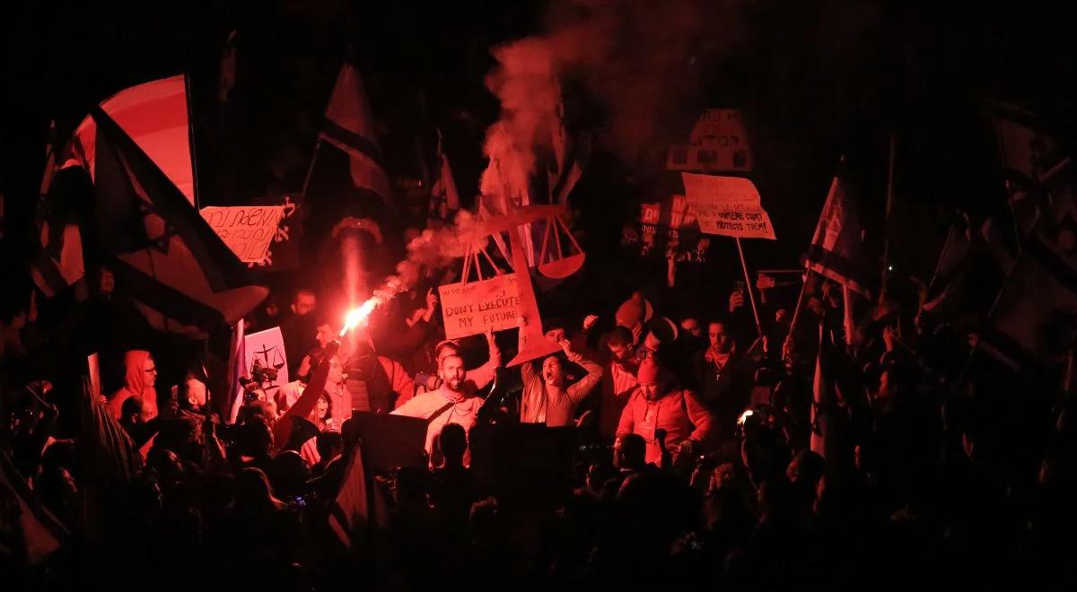 Dziesiątki tysięcy Izraelczyków sprzeciwia się reformie sądownictwa. Protesty trwają już ponad miesiąc