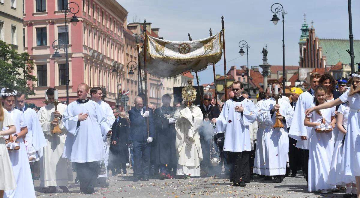 Uroczystość Najświętszego Ciała i Krwi Pańskiej. Ulicami Warszawy przejdzie centralna procesja Bożego Ciała