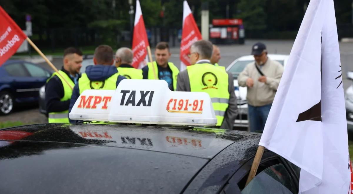 Radio Taxi, proszę czekać… Felieton Miłosza Manasterskiego