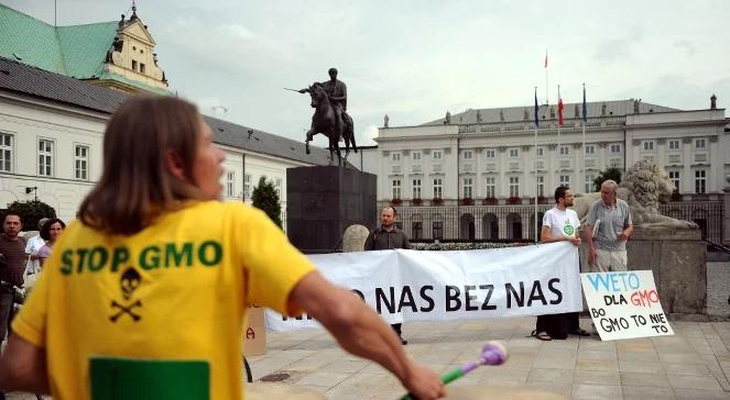 Bębny przed Pałacem Prezydenckim. "GMO to nie to"