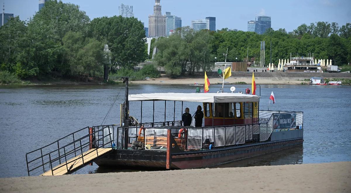 Wody w Wiśle ledwie nad kostkę. Jest tak źle, że promy wciąż nie kursują