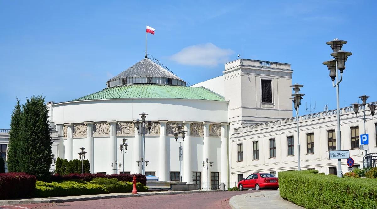 Sejm pracuje nad ustawą antycovidową. Projekt PiS krytykuje opozycja