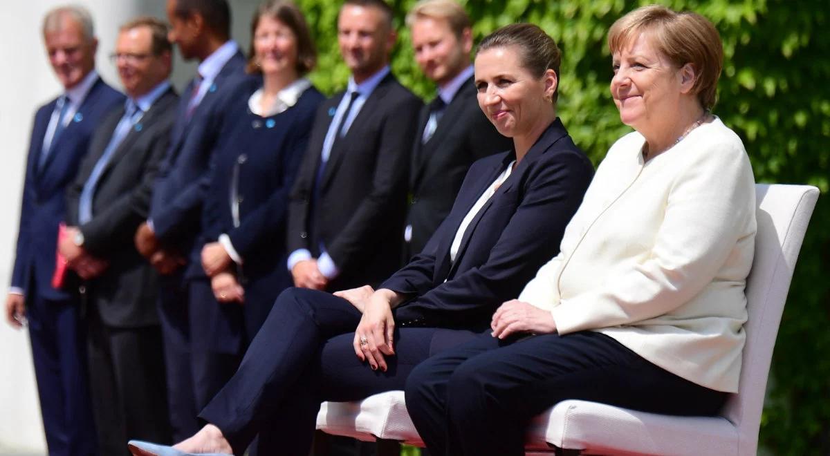 Kanclerz Angela Merkel wysłuchała hymnów na siedząco