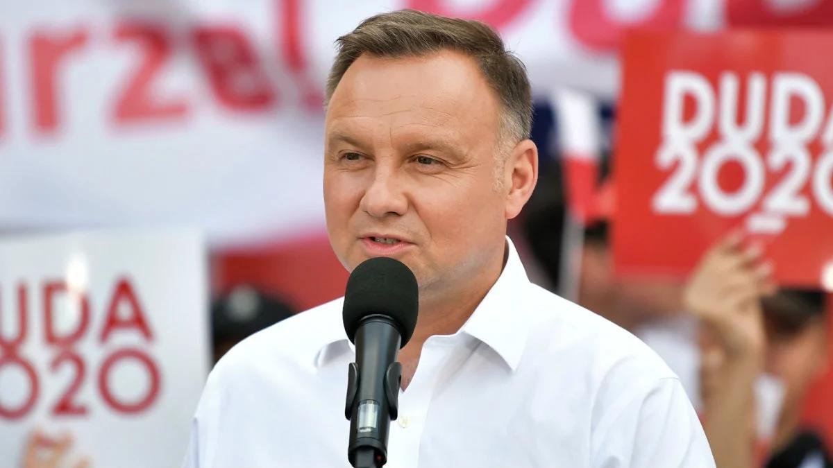 Dziś prezydent podpisze projekt zmiany konstytucji ws. adopcji przez osoby w związku jednopłciowym