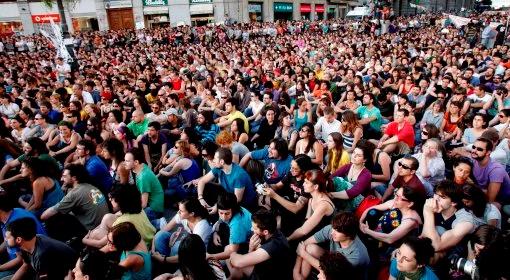 Tysiące demonstrantów zostaje na Puerta del Sol. Nowa komuna paryska?