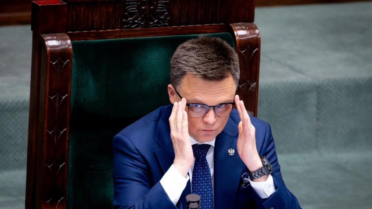 Powód opóźnienia rekonstrukcji? "Hołownia poszedł na urlop"