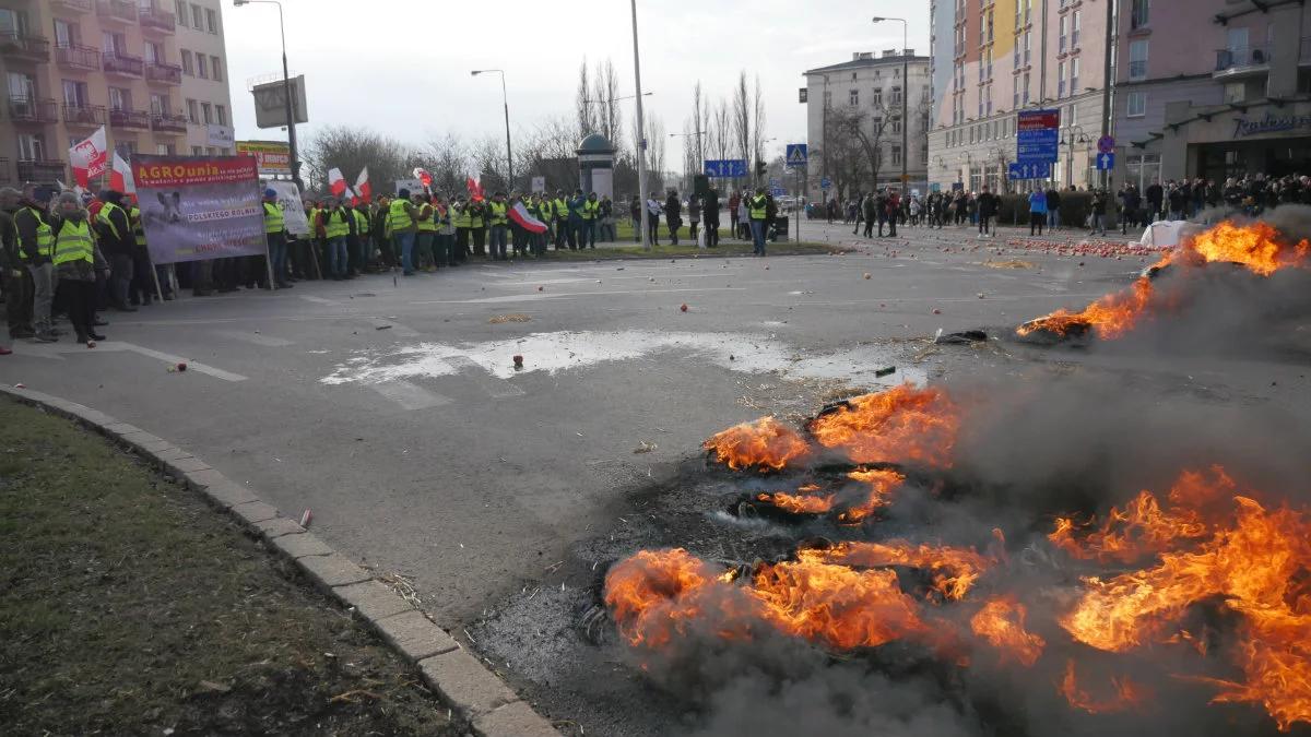 Szef MSWiA: chuliganeria z pl. Zawiszy musi ponieść konsekwencje