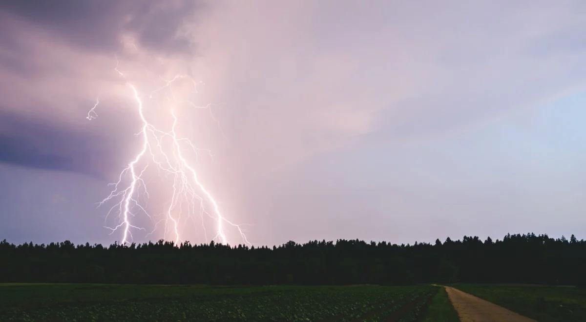 Burze na wschodzie i południu kraju. Ostrzeżenia IMGW dla czterech województw