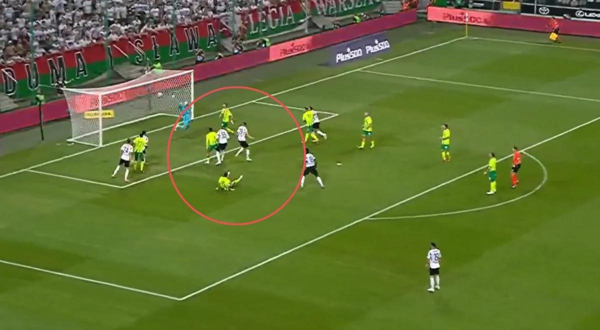 Gole w meczu Legia - AEK Larnaka. Zabójczy kwadrans nie wystarczył [wideo]