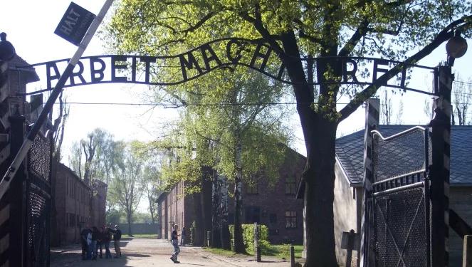 Piłkarze podczas Euro 2012 odwiedzą Auschwitz