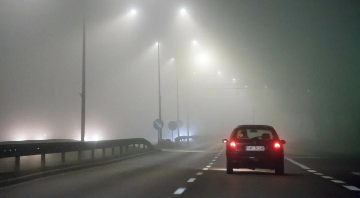 Po upalnej niedzieli nadejdą mgły, potem deszcz. Synoptycy ostrzegają kierowców