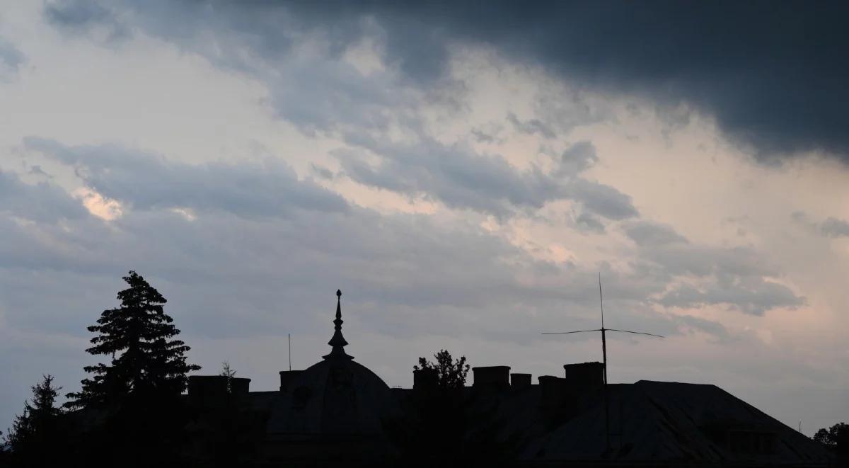 Słabe opady deszczu, nad morzem dość silny wiatr. Prognoza pogody na wtorek i środę
