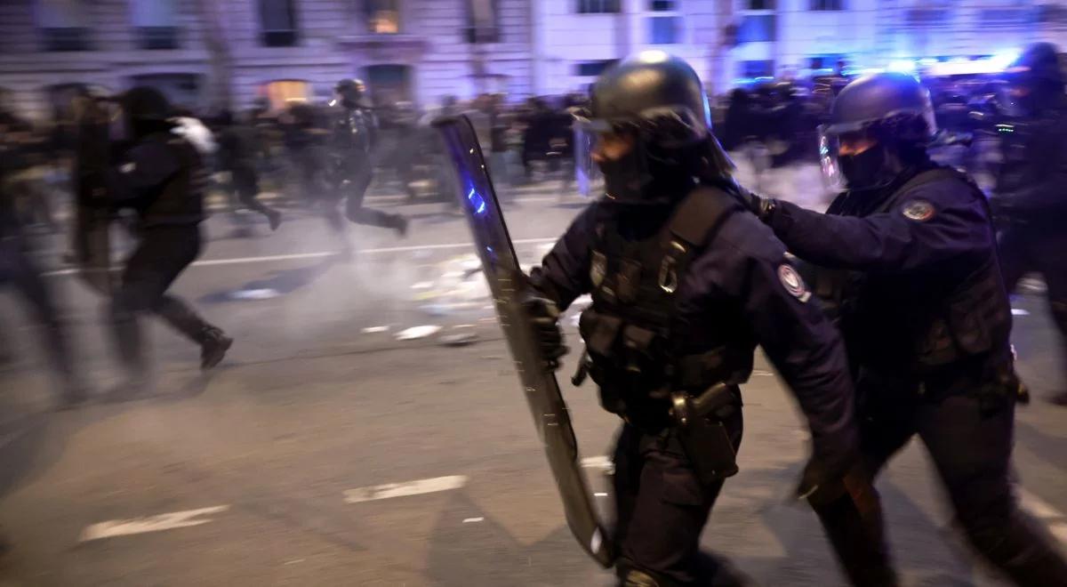 Bijatyki z policją, demolowane ulice i płonące samochody. Kolejny dzień ogromnych protestów we Francji