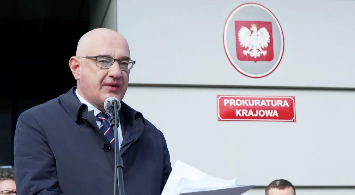 Ostrowski zawieszony na kolejne pół roku. Chodzi o "zamachu stanu"