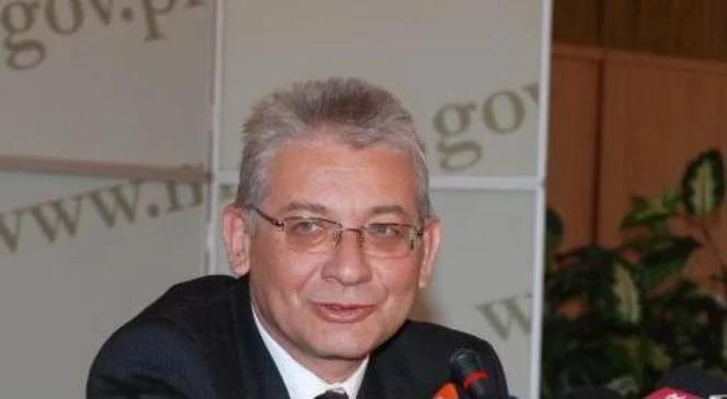 Flaga wetknięta w Wojewódzkiego. Happening Dorna 