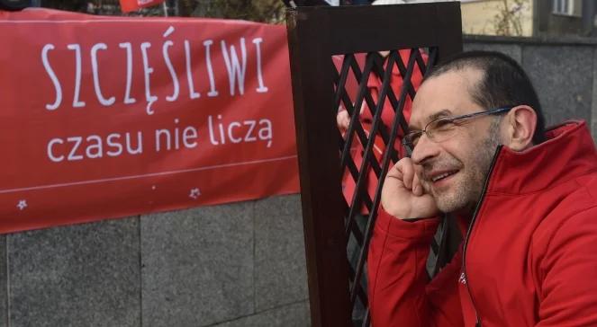 Kraków: konfesjonał przed galerią handlową. Ksiądz zachęca do refleksji