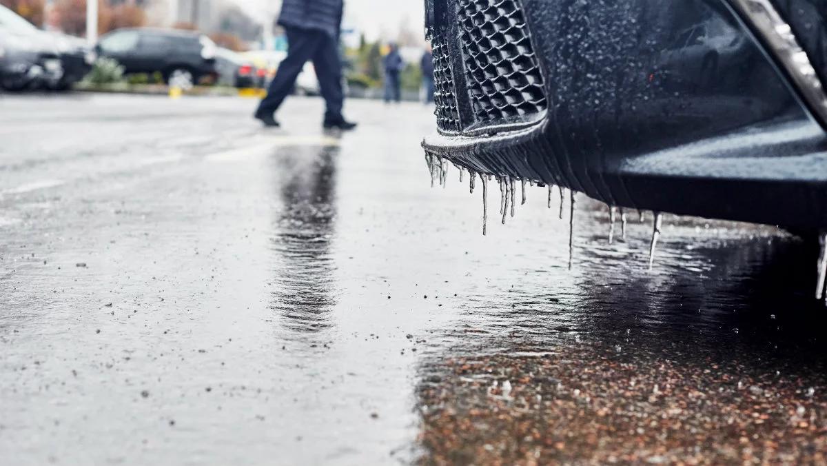 Będzie ślisko na drogach i chodnikach. IMGW ostrzega 10 województw