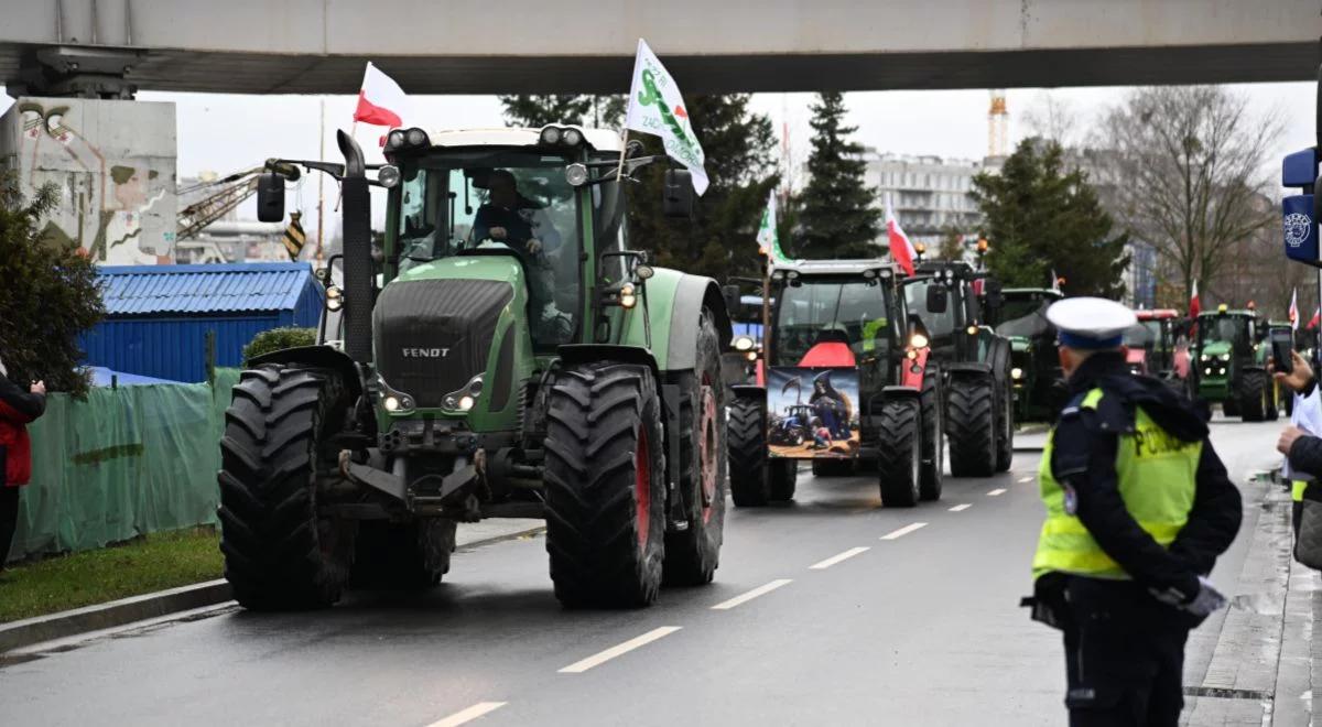 Flaga ZSRR i postulat do Putina na proteście rolników. Są zarzuty prokuratury