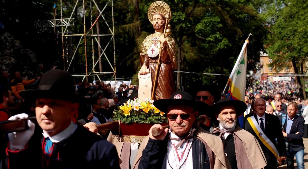 Pielgrzymka do Piekar Śląskich. Mężczyźni i młodzieńcy modlą się za pokój na Ukrainie i za górników 