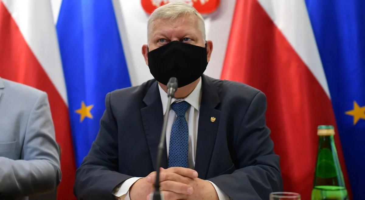 "Jeżeli Gowin jej nie poprze, to i tak przejdzie". Suski o ustawie medialnej