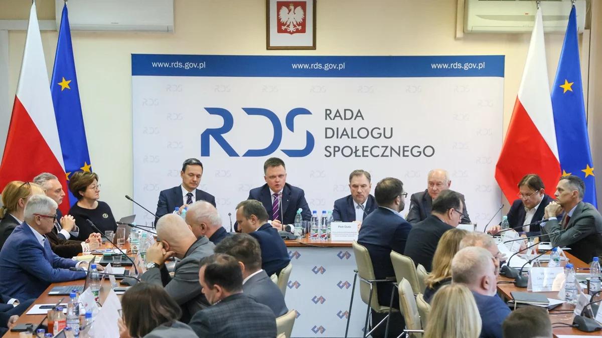 Jak ustala się płacę minimalną w Polsce? Prawo, procedury, Rada Dialogu Społecznego