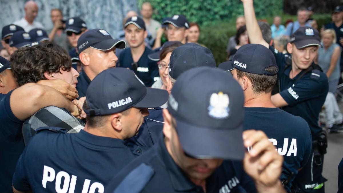 Są zarzuty dla mężczyzny, który miał atakować policjantów przed Pałacem Prezydenckim