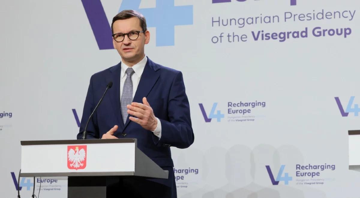 Premier na szczycie V4: ofensywa dyplomatyczna przynosi efekty, dopływ migrantów na Białoruś jest mniejszy