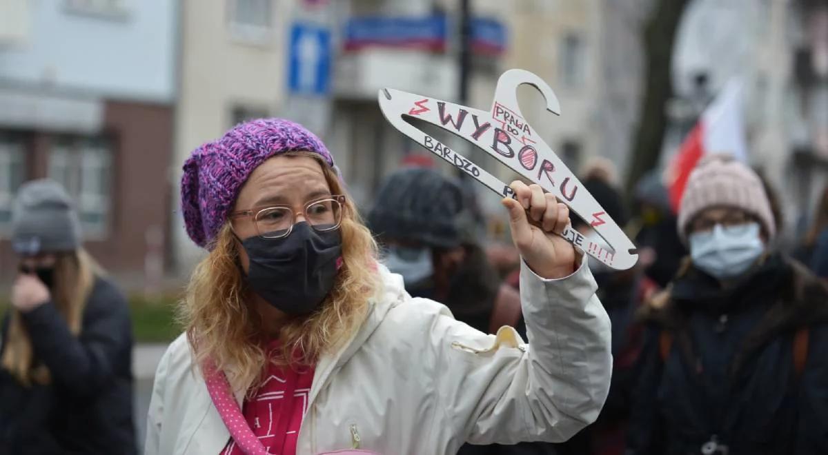 "Recydywa PRL". Publicysta o postulatach Strajku Kobiet