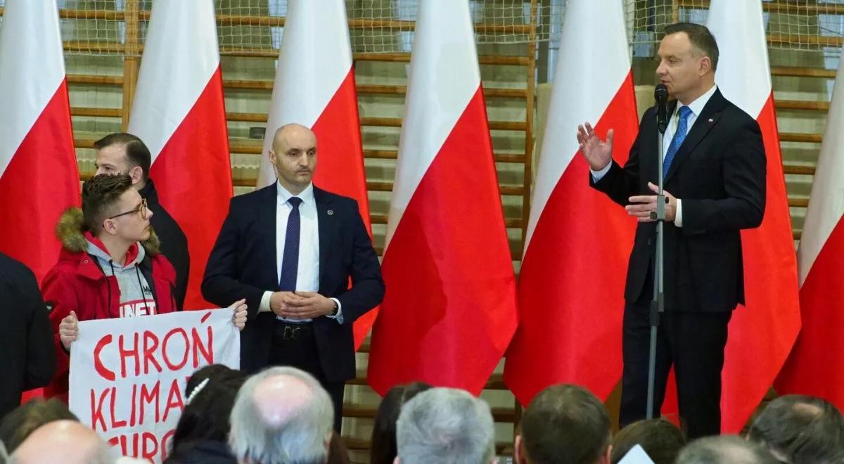 Przepychanka na spotkaniu z prezydentem. Błyskawiczna reakcja Andrzeja Dudy
