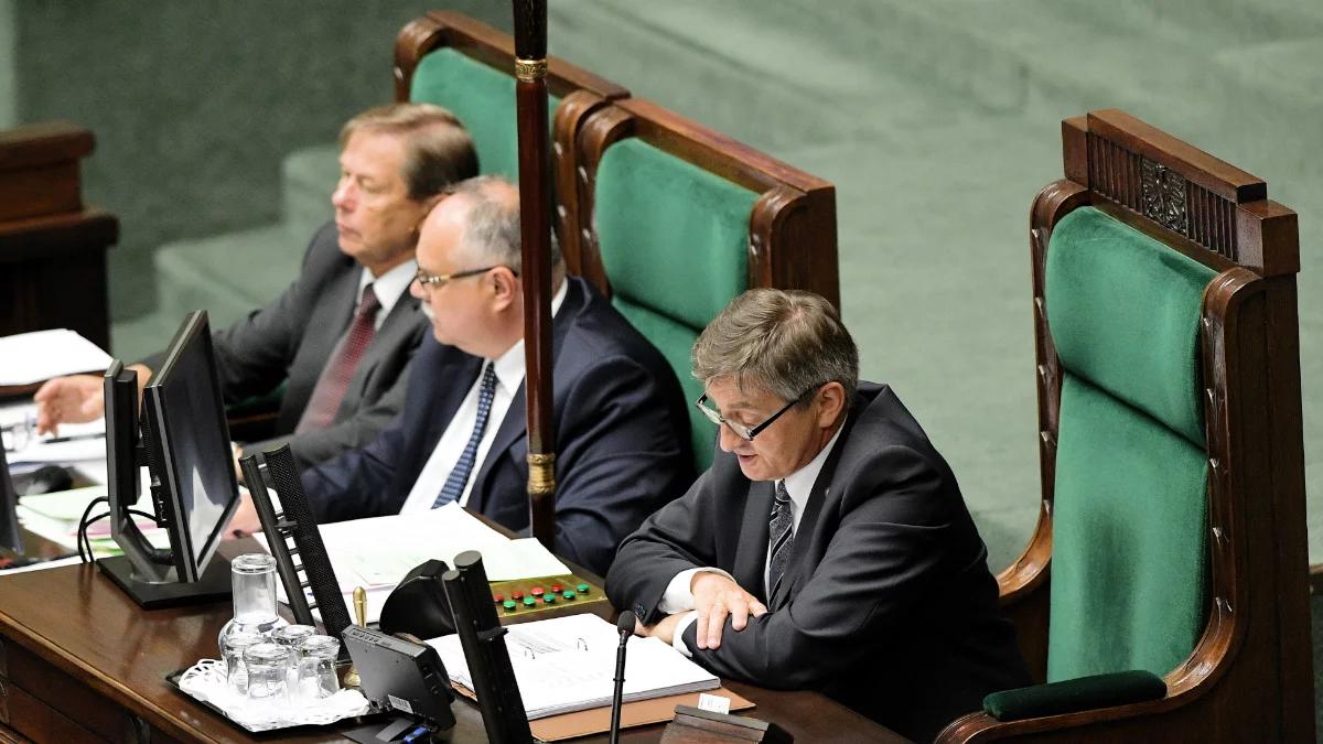 Sejm znowelizował ustawę dot. zmniejszenia uposażenia poselskiego